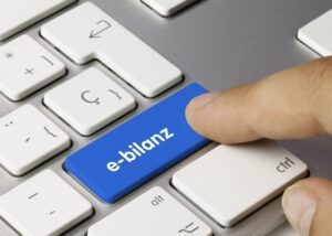 E-bilanz Tastatur Finger bei Steuerberater Berlin